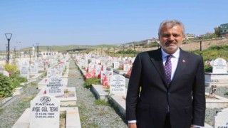 Hatay Büyükşehir Belediye Başkanı Öntürkden ilk ziyaret deprem şehitliğine