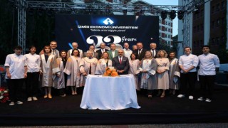 İEÜde 104 akademisyen için tören düzenlendi