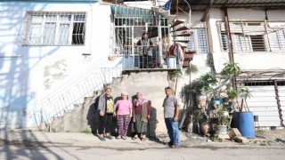 İkinci defa seçilen kadın muhtar balkon konuşması yaptı, kadınlarla çiftetelli oynadı