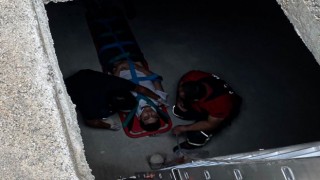 İnşaat alanındaki çukura düşen işçiyi itfaiye ekipleri kurtardı