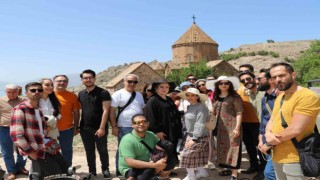 İranlı turizmciler Akdamar Adasına hayran kaldı