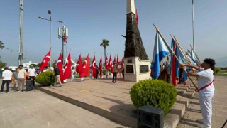 İskenderunda Atatürk anıtına çelenk bırakıldı