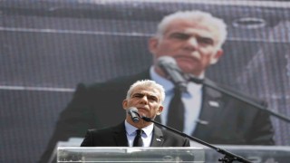 Lapid: “İsrail devleti, ülke tarihindeki en kötü, en tehlikeli ve başarısız hükümetin gitmesi için 6 ay daha bekleyemez”