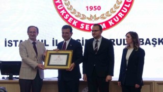 İstanbul Büyükşehir Belediye Başkanı Ekrem İmamoğlu mazbatasını aldı