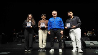 İstanbul gençlik oyunları liseler arası müzik ve şiir yarışmasında en güzel sesler ödüllerini aldı