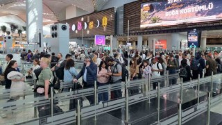 İstanbul Havalimanında bayram tatili yoğunluğu