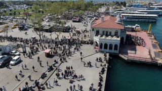 İstanbulda Adalar İskelesinde bayram yoğunluğu