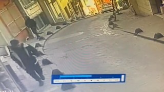 İstanbulda film gibi olay kamerada: Yanlış adamı vurdu, bayramda el öperken yakalandı