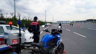 İstanbulda jandarmadan trafikte bayram denetimi