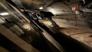 İstanbulda metro arızalandı yolcular tünelde yürüdü