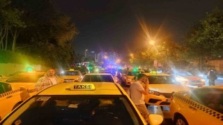 İstanbulda taksiciler öldürülen meslektaşları için toplandı
