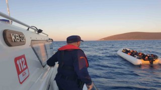 İzmir açıklarında 102 düzensiz göçmen yakalandı