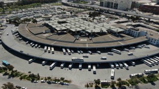 İzmirde otobüs biletleri tükendi, günde 800e yakın araç çıkış yapıyor