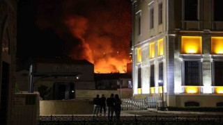 İzmirde Tarihi Kemeraltı Çarşısındaki büyük yangın kontrol altında