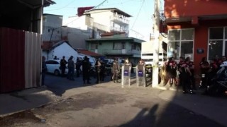 İzmirdeki cinayetle ilgili aranan iki kardeş yakalandı