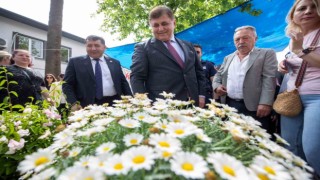 İzmirin geleneksel festivaliyle Bayındırda yine çiçekler açtı