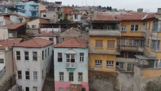 İzmirin göbeğinde can çekişen bir tarih: Basmane