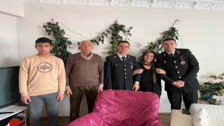Jandarma, bayramda şehit ailelerini unutmadı