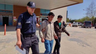 Kaçak yolla ülkeye giren 2 şahıs şehirlerarası otobüste yakalandı