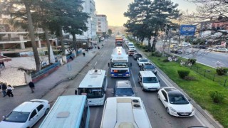 Karadeniz Sahil Yolunun Ordu güzergâhında trafik yoğunluğu