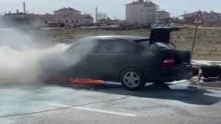 Karamanda seyir halindeki otomobilde yangın