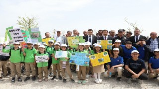 Karatay Belediyesi binlerce fidanı toprakla buluşturdu