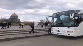 Karsta bayramda turist yoğunluğu