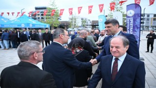 Kartepeliler kent meydanında bayramlaştı