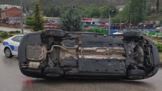 Kayganlaşan yol kazaya neden oldu; 3 yaralı