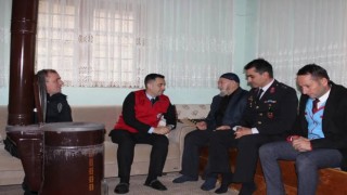 Kaymakam Şahin kapı kapı dolaşarak vatandaşları ziyaret ediyor