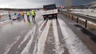 Kayseride dolu kazalara sebep oldu, karayolu ulaşıma kapandı