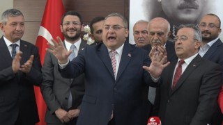 Keçiörende Belediye Başkanı seçilen Mesut Özarslan mazbatasını aldı