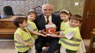 Kendileri küçük, yürekleri kocaman