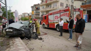 Kırıkkalede otomobil ile cip kafa kafaya çarpıştı: 2si ağır 3 yaralı
