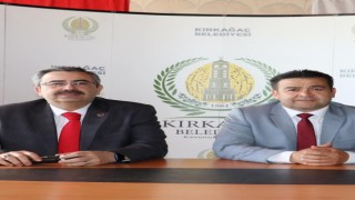 Kırkağaçta Gedüz, resmi sonuçlar ilan edilmeden Dönmeze görevini devretti