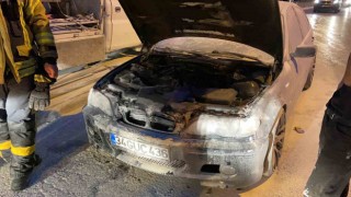 Kocaelide seyir halindeki otomobilde yangın