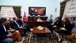 Koltuğa oturan depremzede öğrenci: Binaların yüksek olmasını istemiyorum