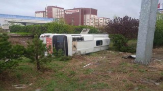 Kontrolden çıkan minibüs korku dolu anlar yaşattı.