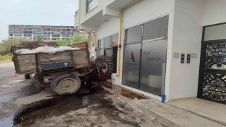 Kontrolden çıkan traktör kaza yaptı: 2 yaralı