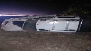 Konyada bariyere çarpan otomobil takla attı: 2 yaralı