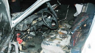 Konyada yanan otomobil kullanılamaz hale geldi