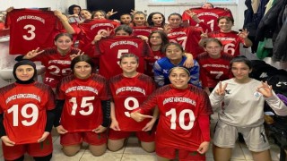 Körfezli kızlar İstanbul Mesudiyesporu 2-0 yendi