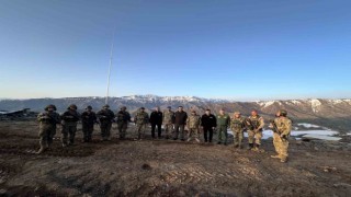 Korgeneral Metin Tokel, Selçuk Bayraktar ve Ahmet Akyoldan sınır birliklerine bayram ziyareti