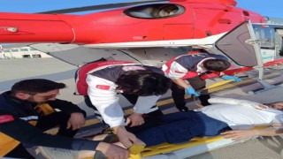 Kosta kırığı hastası için helikopter ambulans havalandı
