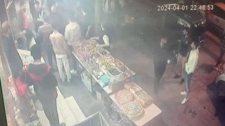 Küçükçekmecede bıçaklı kavga kameraya yansıdı