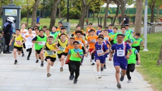 Küçükçekmecede öğrenciler 23 Nisan koşusunda yarıştı