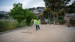 Kuşadası Belediyesi yolları yenilemeye devam ediyor