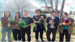 Kütahya Borsa İstanbul Anadolu Lisesinde atık malzemelerden kuş yuvası