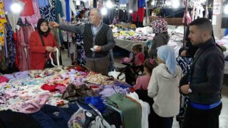 Kütahyada kıyafet pazarı vatandaşların akınına uğruyor