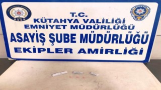 Kütahyada şüpheli şahsın üzerinde uyuşturucu ele geçirildi